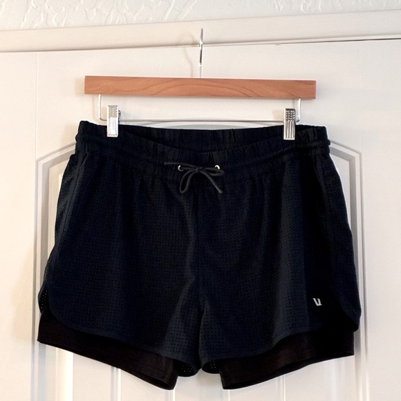 VUORI SHORTS - Picture 1 of 4
